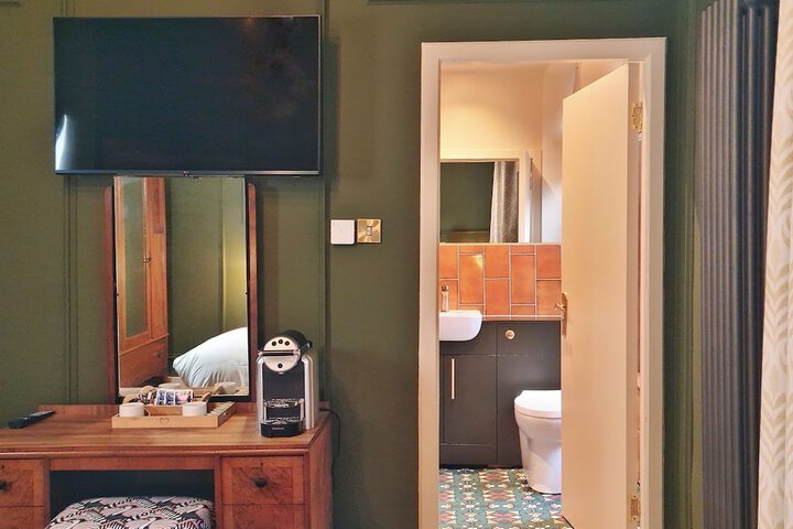 Room 18 of 46