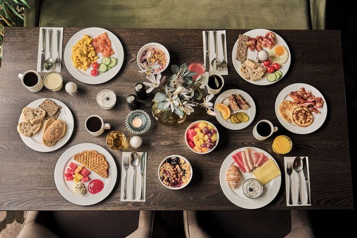 Breakfast/Coffee Service 42 of 92