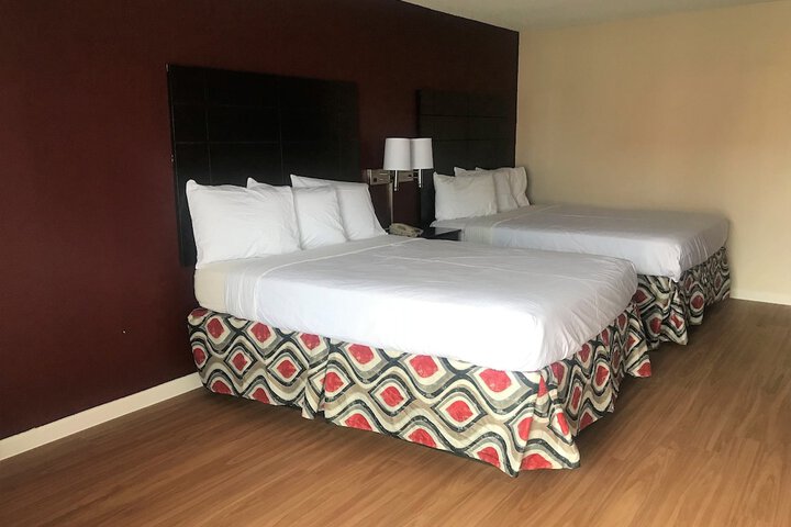 Room 4 of 9