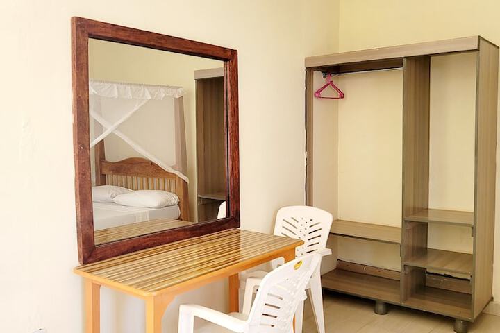 Room 11 of 24
