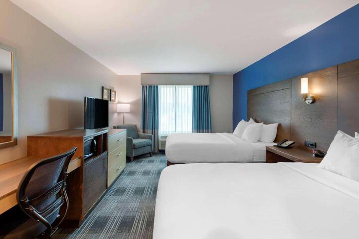 2 Queen Beds (3 of 7)