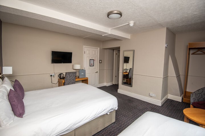 Room 15 of 36