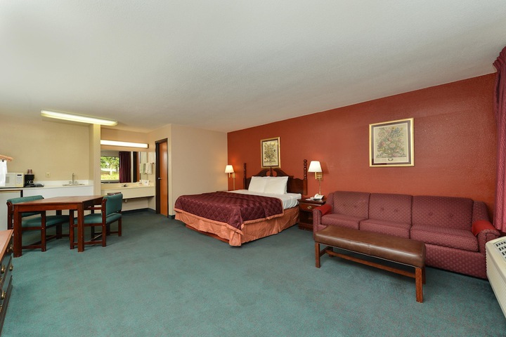 1 King Bed Accessible (8 of 8)