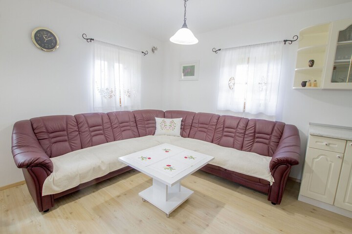 Room 9 of 26