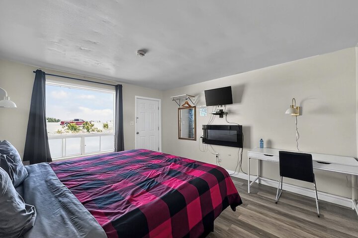 Room 4 of 10