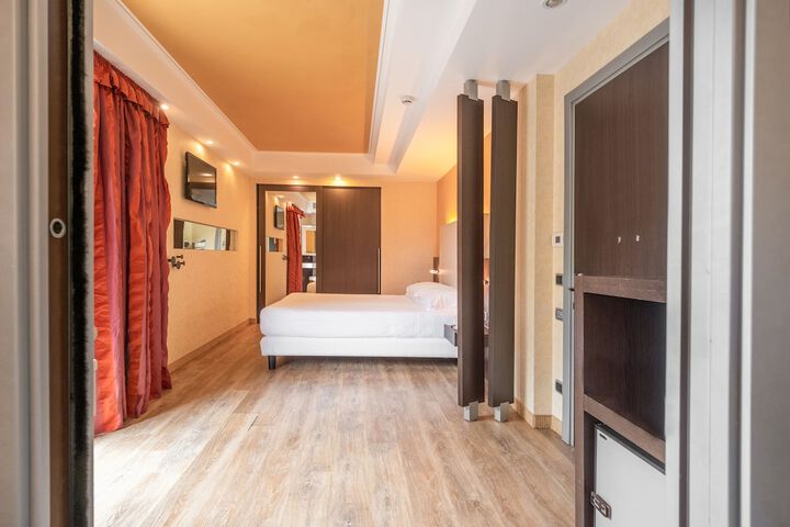 Room 15 of 63