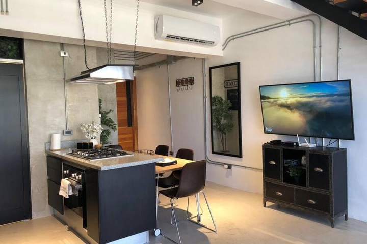 Image of Majestic and Spacious Loft Downton Jacuzzi NEW