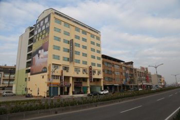 Hotel 7 of 8
