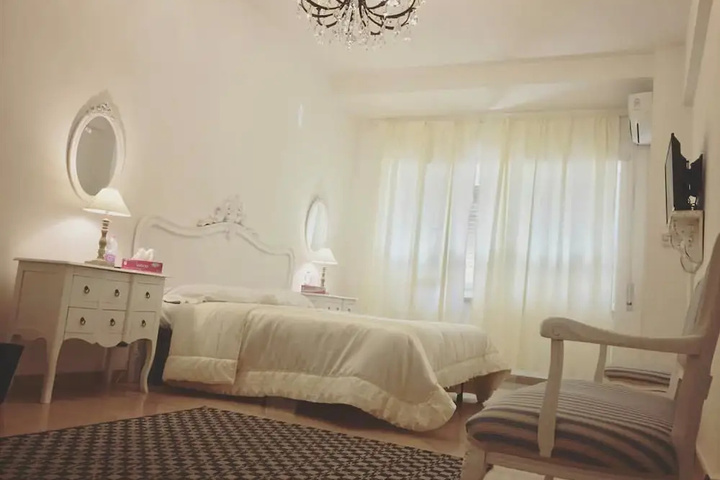 Room 4 of 13