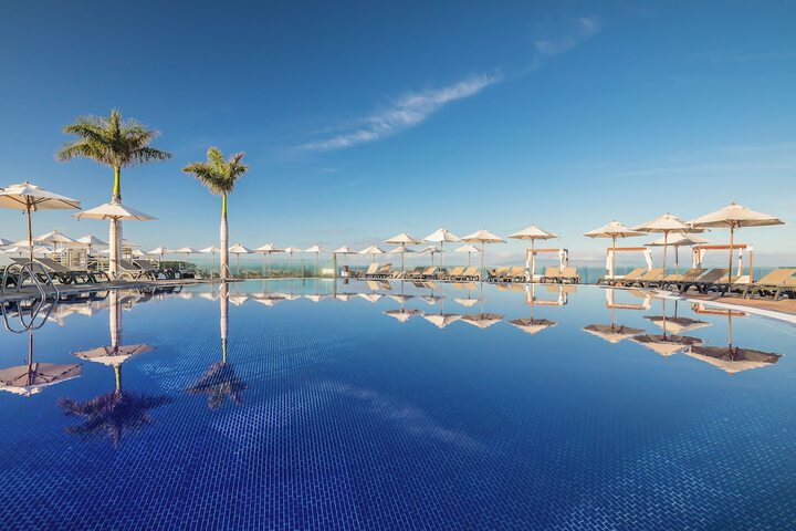 Hotel with Pool