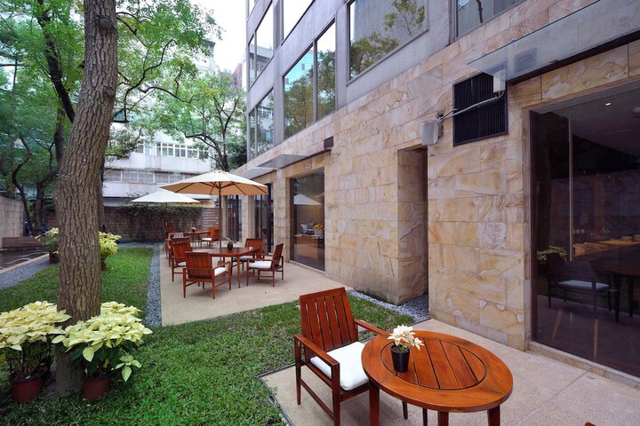 Hotel Exterior 96 of 105