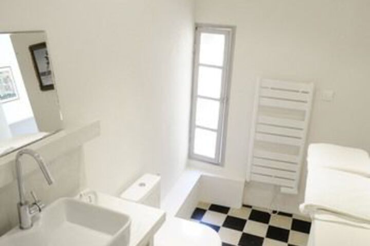Room 5 of 24