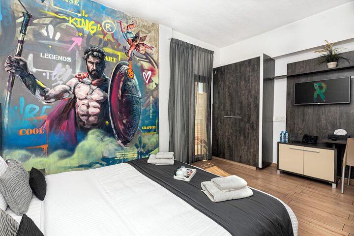 Room 25 of 198