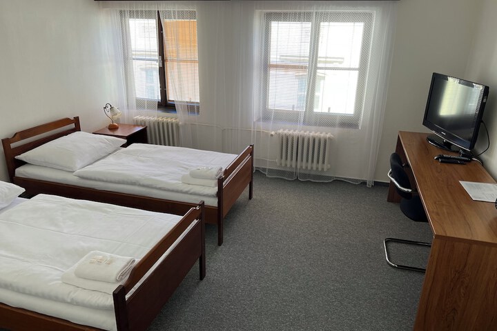 Room 11 of 18