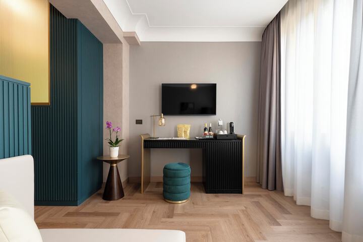 Room 14 of 82