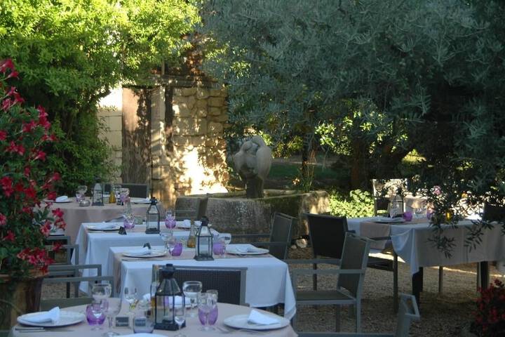 Dining 40 of 62