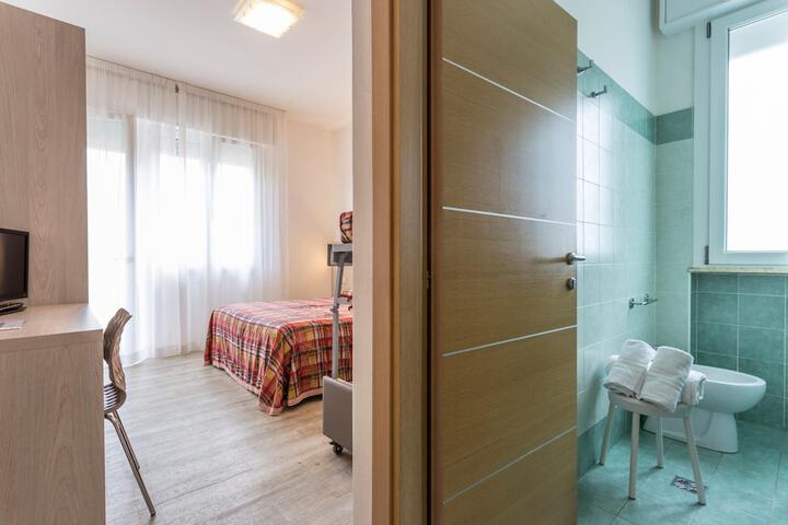 Room 9 of 49