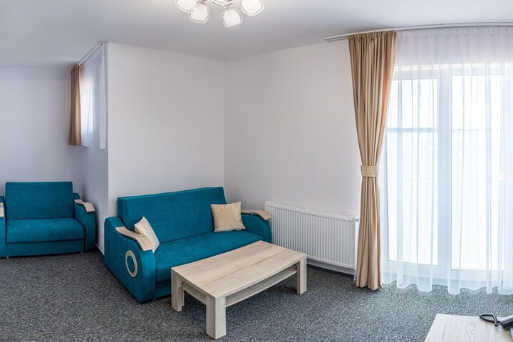 Room 12 of 27