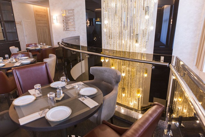 Dining 37 of 52