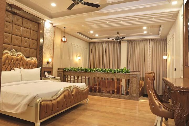 Room 2 of 17