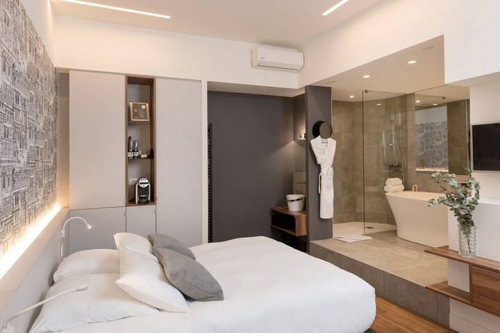 Room 76 of 780
