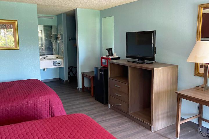 2 Double Beds (8 of 14)