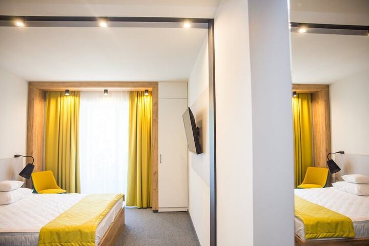Room 9 of 50