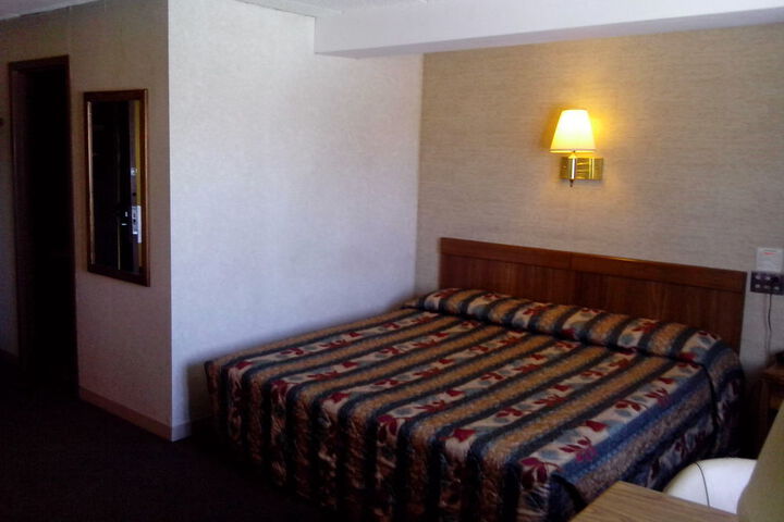 Room 7 of 8