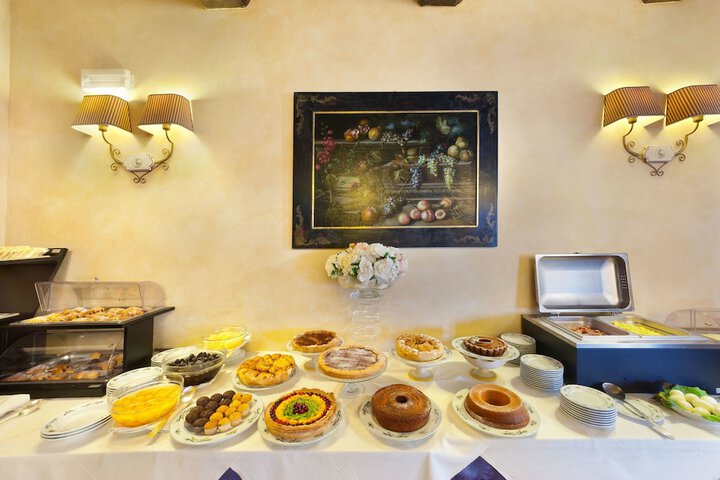 Dining 40 of 53