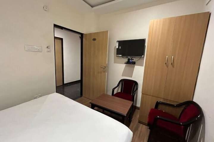 Room 3 of 7