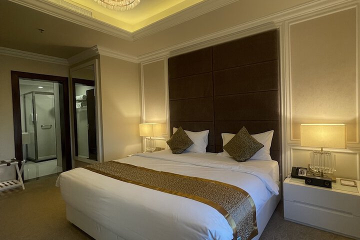 Room 25 of 104
