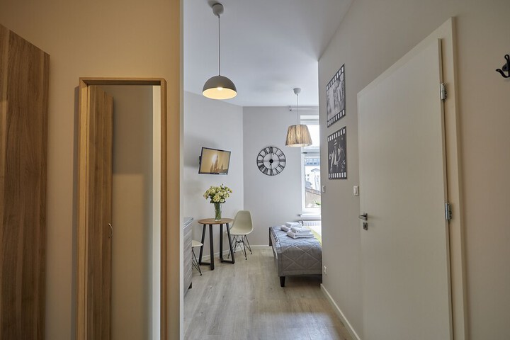 Room 4 of 108