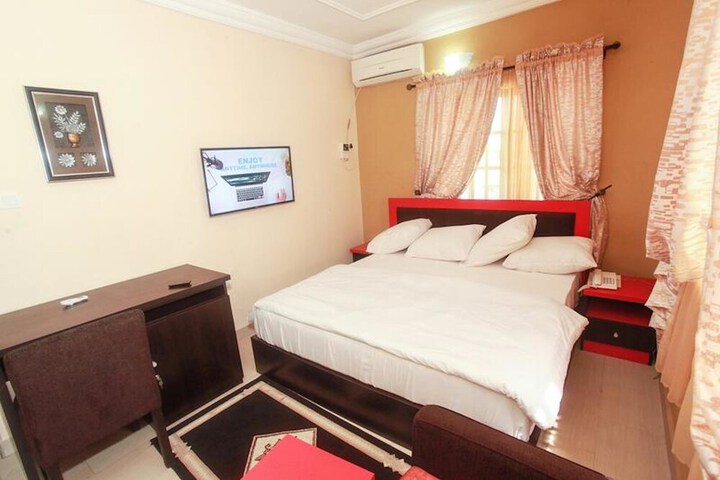 Room 5 of 33