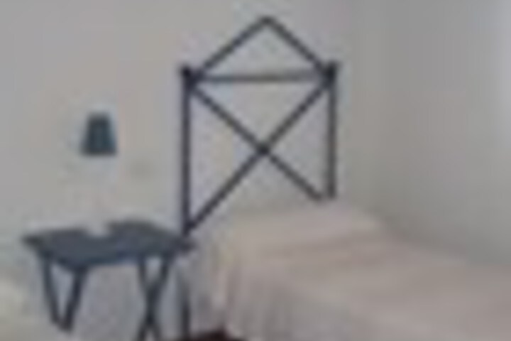 Room 8 of 33