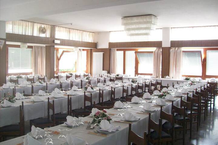 Ballroom/Hall 40 of 48