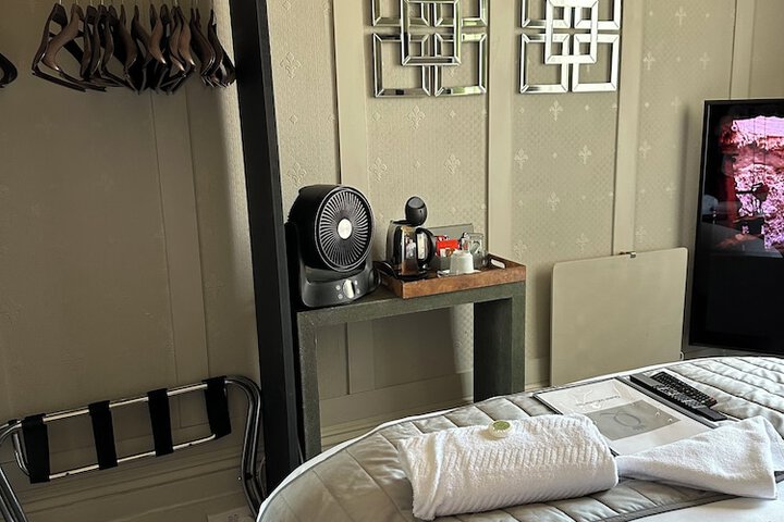 Room 65 of 171