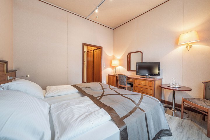 Room 45 of 104
