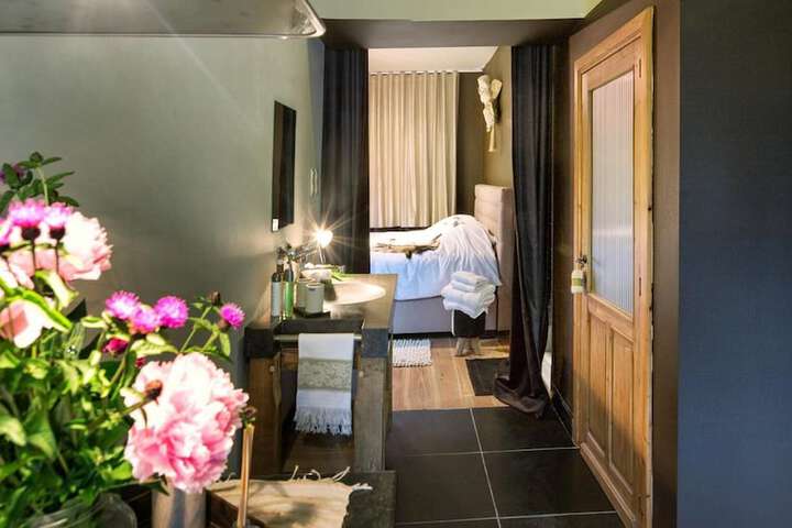 Room 6 of 29