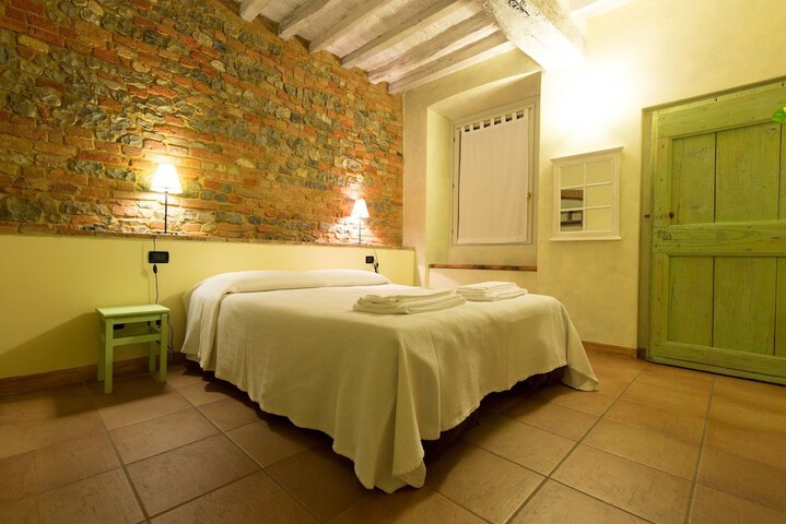 Room 2 of 30