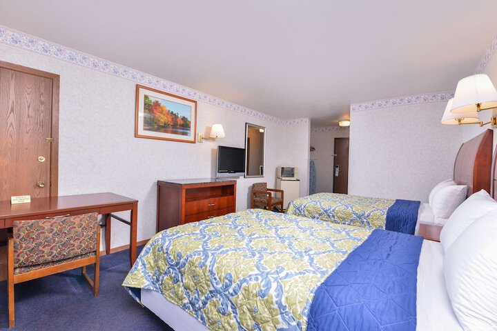 2 Double Beds (12 of 12)
