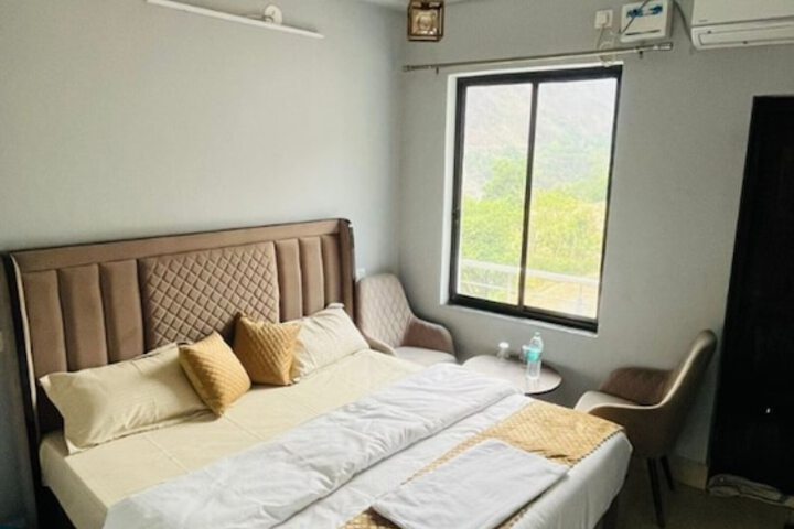 Room 11 of 15