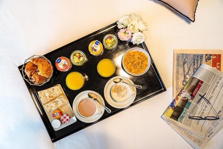 Breakfast/Coffee Service 64 of 79