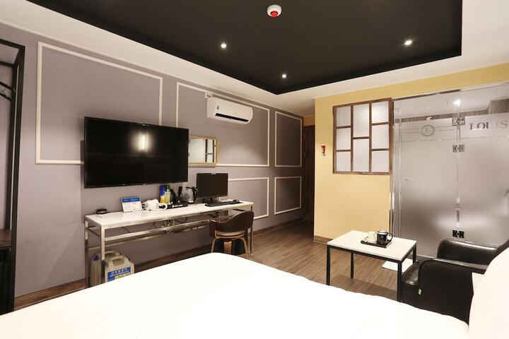 Room 11 of 46