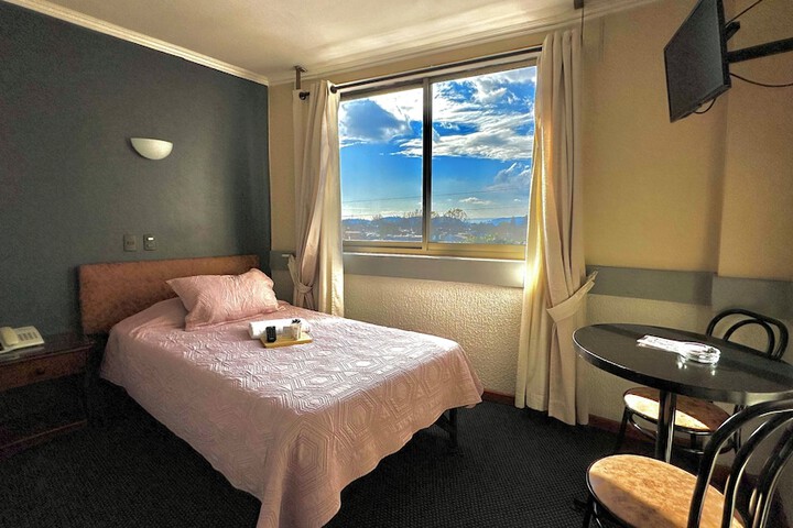 Room 10 of 30