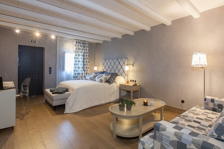 Room 3 of 110