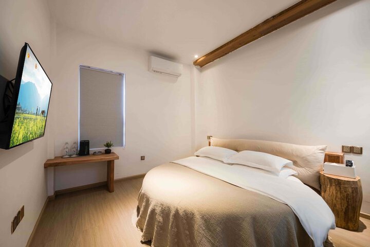Room 4 of 90