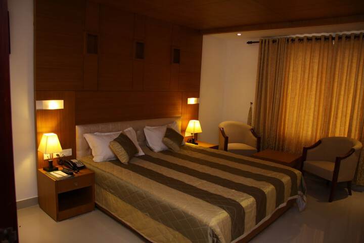 Room 8 of 117