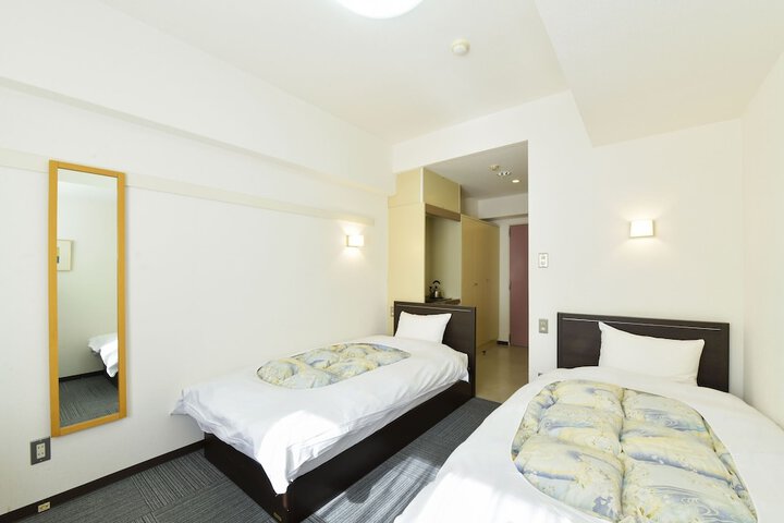 Room 6 of 30