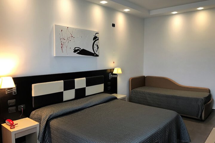Room 16 of 65