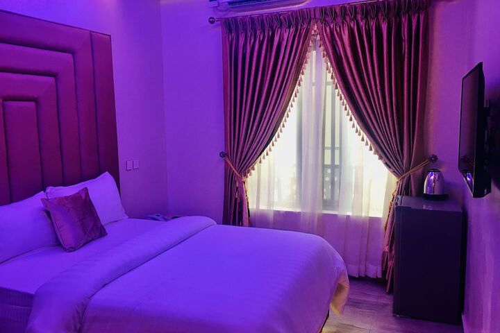 Room 12 of 74